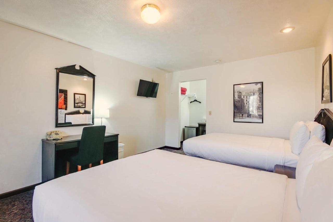 Simmer Motel Wamego Zewnętrze zdjęcie