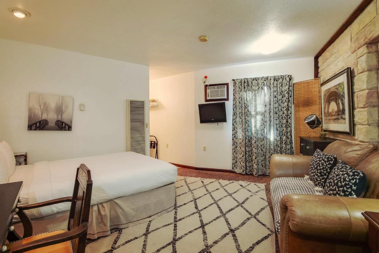 Simmer Motel Wamego Zewnętrze zdjęcie