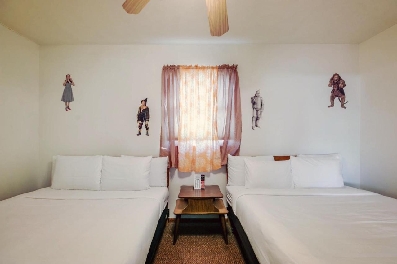 Simmer Motel Wamego Zewnętrze zdjęcie