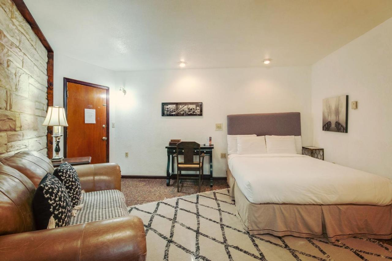 Simmer Motel Wamego Zewnętrze zdjęcie