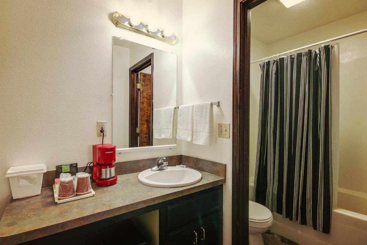 Simmer Motel Wamego Zewnętrze zdjęcie