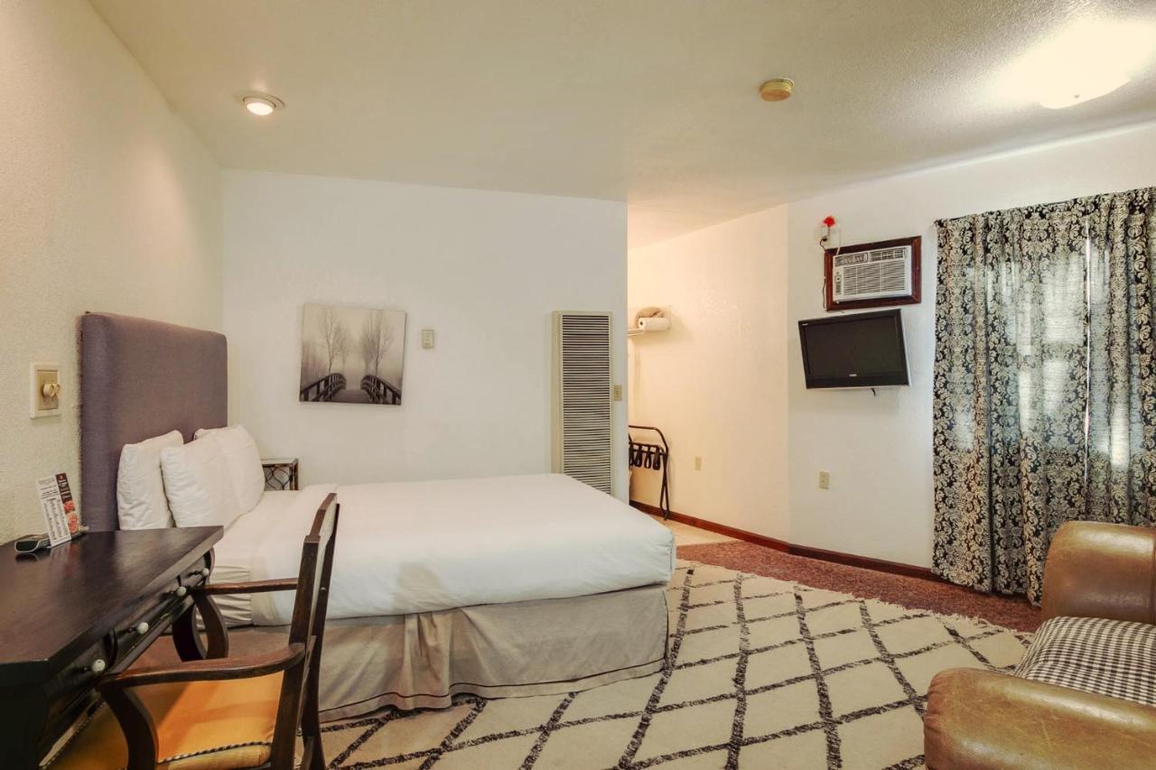 Simmer Motel Wamego Zewnętrze zdjęcie