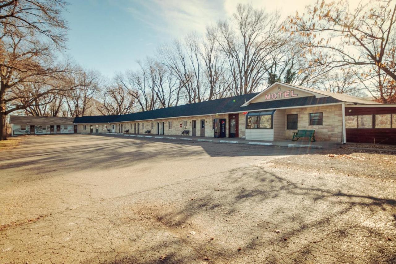 Simmer Motel Wamego Zewnętrze zdjęcie